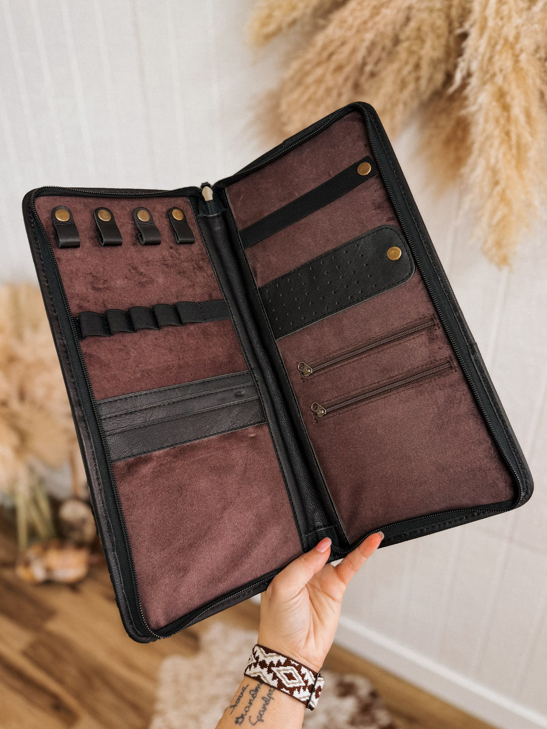 Jewelry Case Wallet: Tooled Black