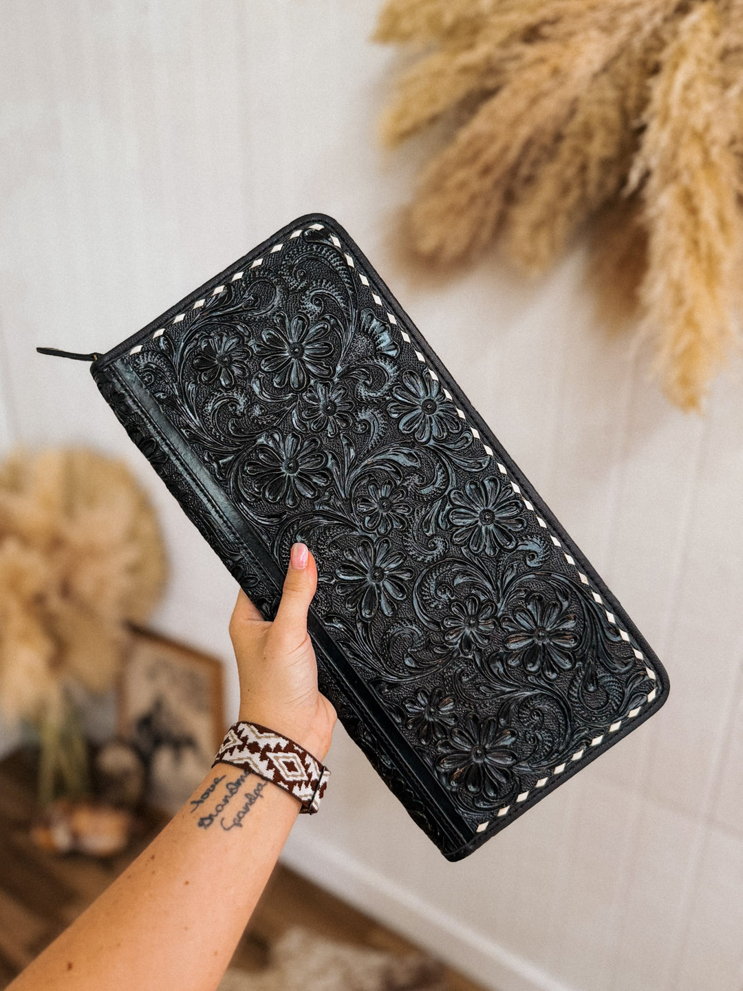 Jewelry Case Wallet: Tooled Black