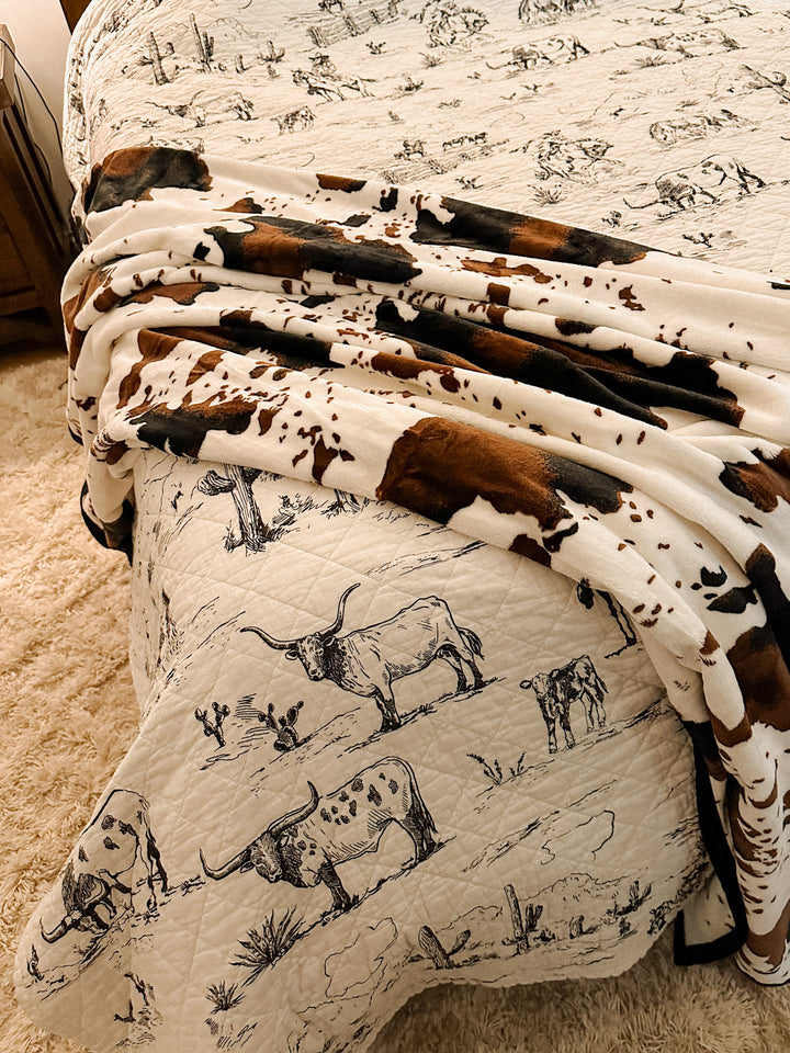 Cowhide Throw Blanket: Black/Brown