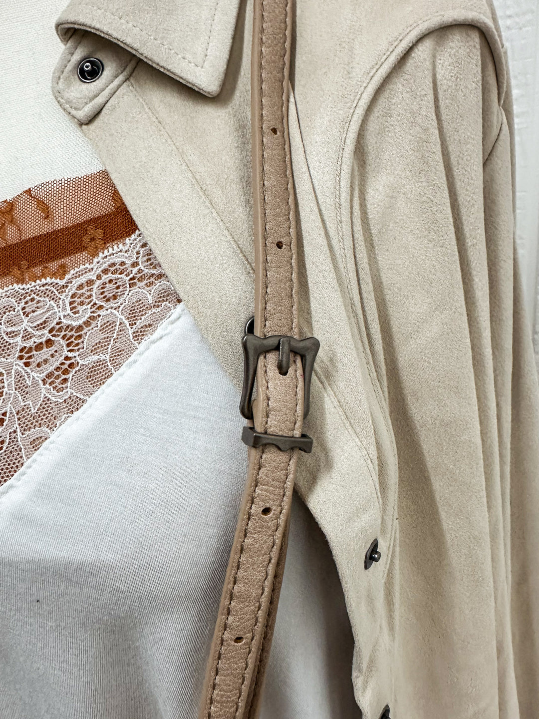 Ramblin' Tooled Clutch: Khaki