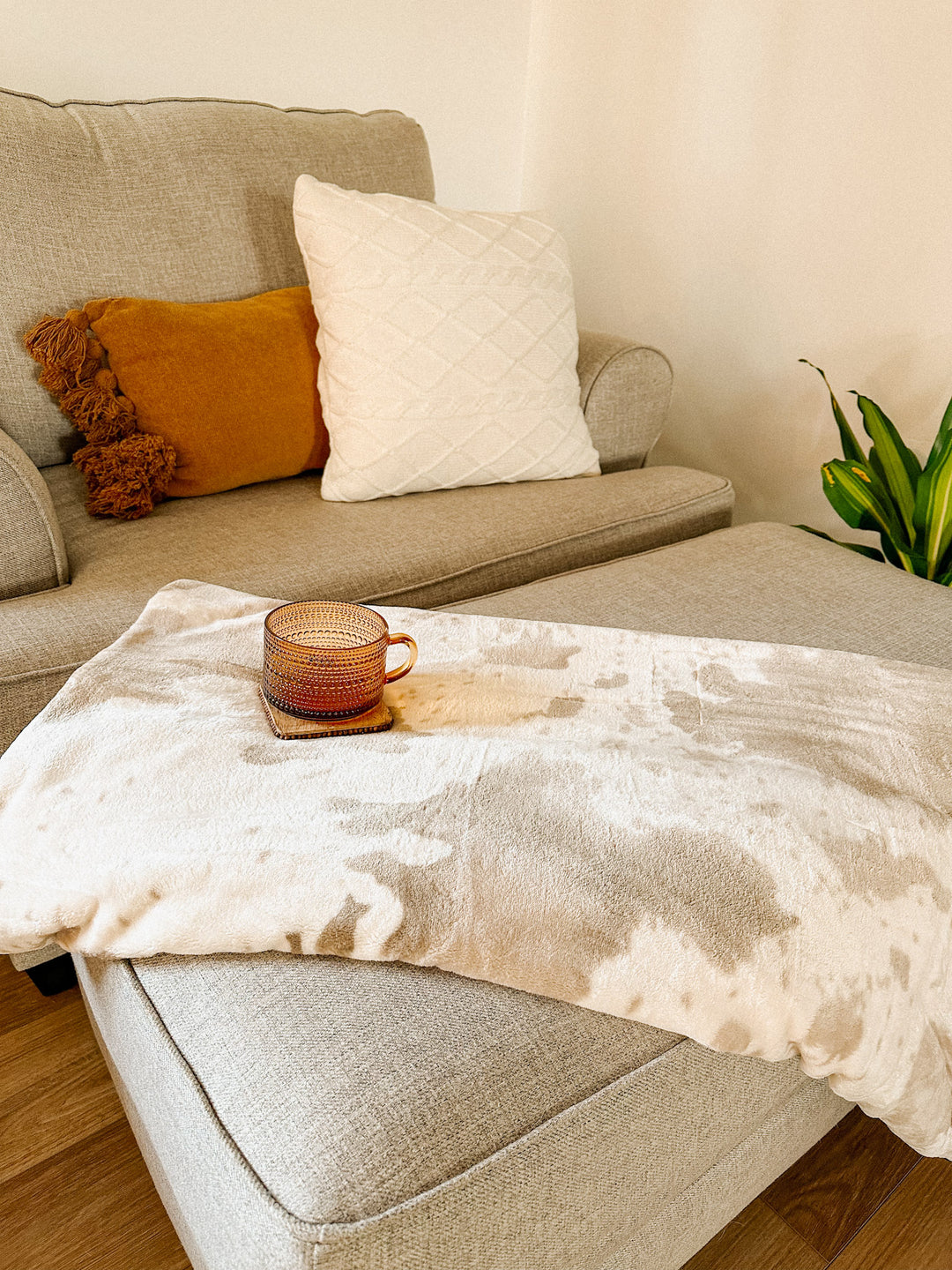 Cowhide Throw Blanket: Beige