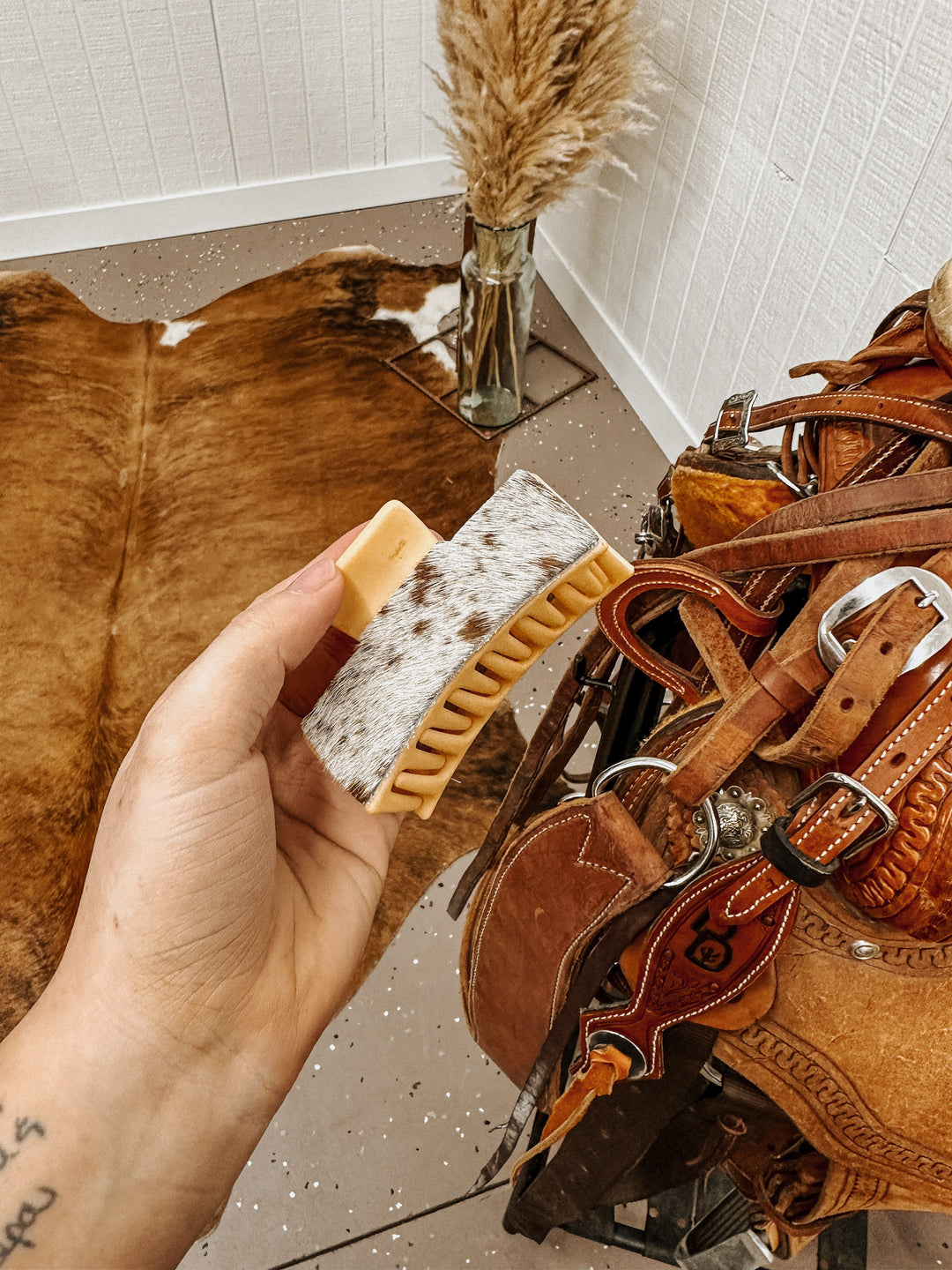 Carley Cowhide Claw Clip