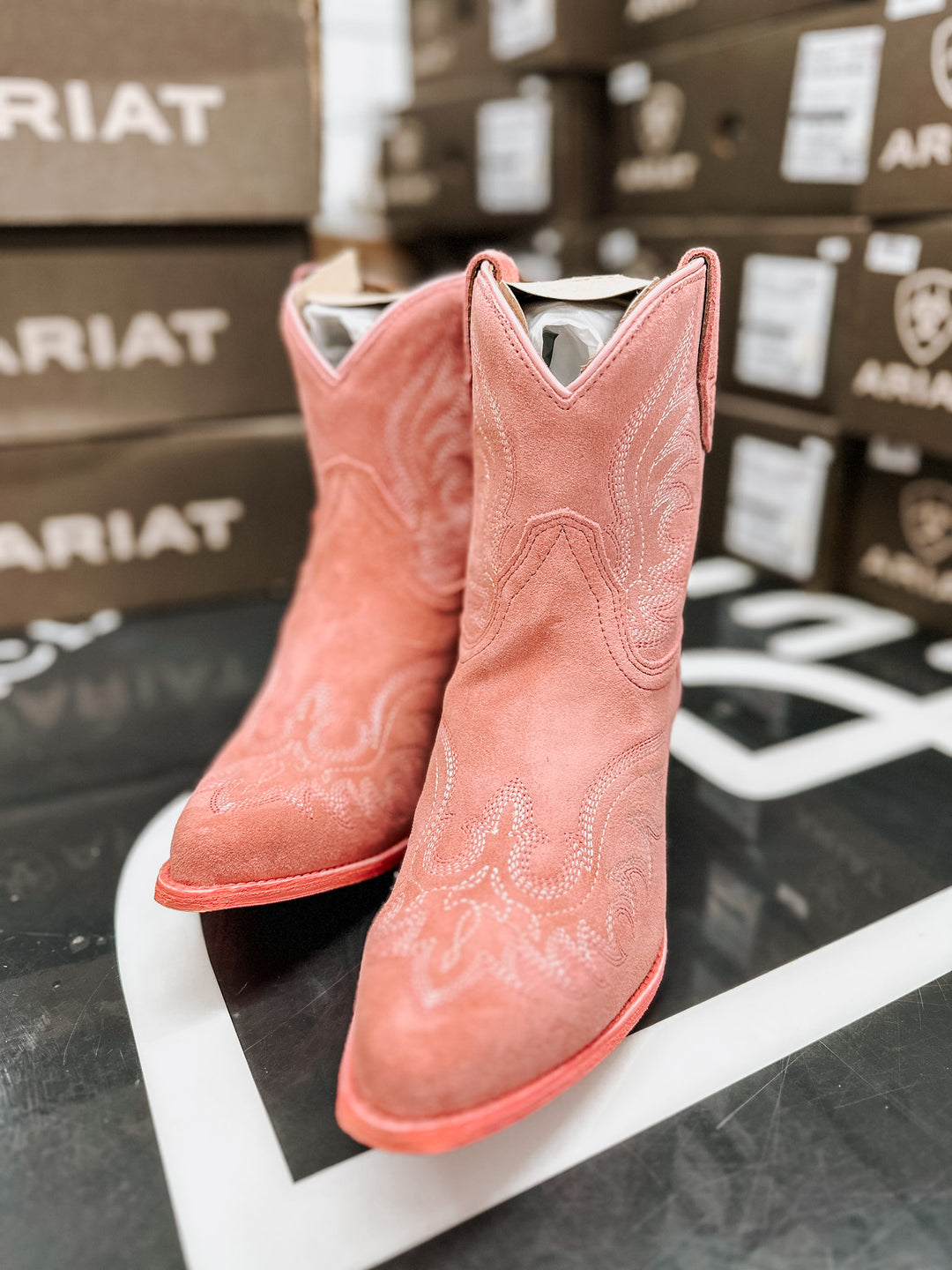 Ariat: Chandler Boot Suede Pink