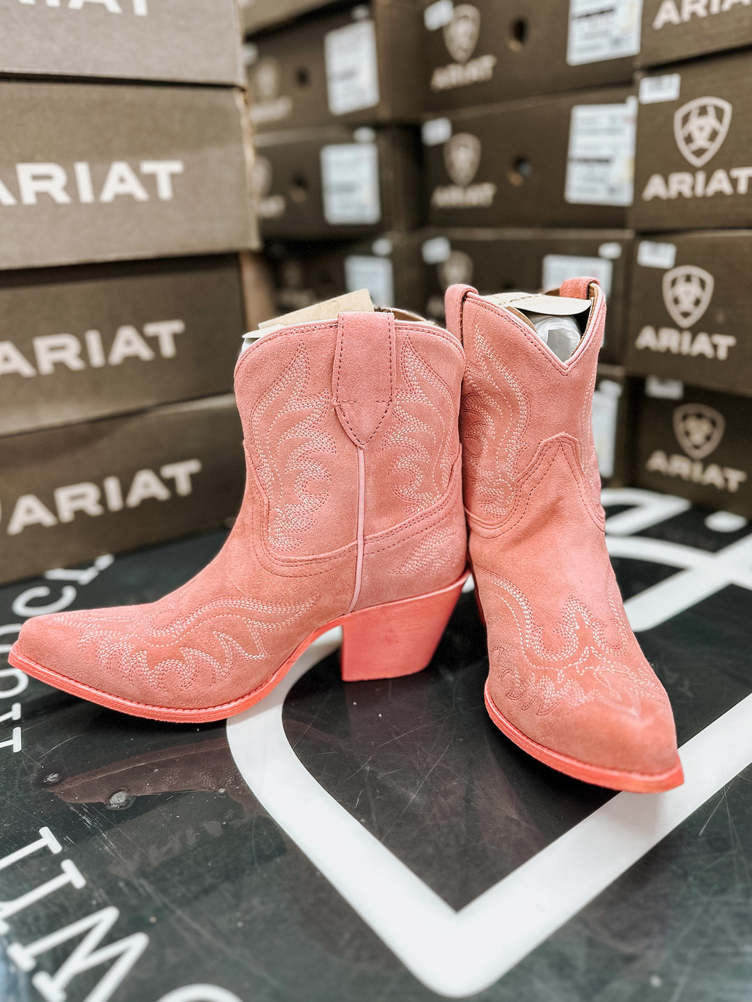 Ariat: Chandler Boot Suede Pink