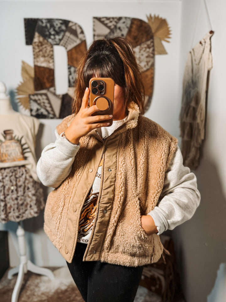 Cozy Sherpa Vest: Beige