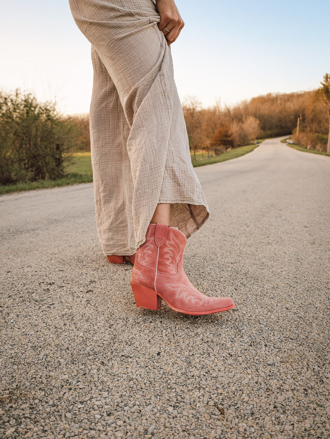 Ariat: Chandler Boot Suede Pink