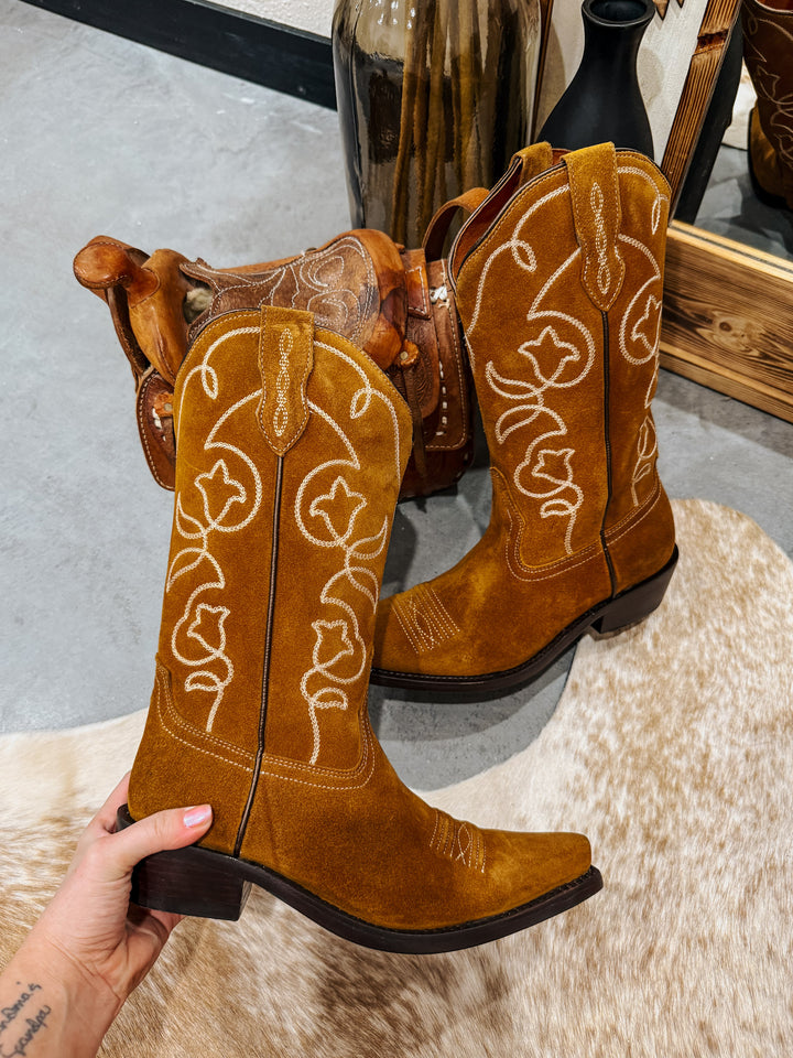 Buck & Brana: Christiane Gold