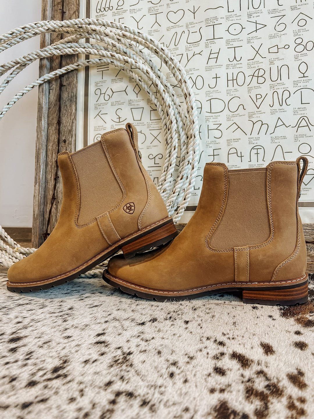 Ariat: Wexford Chelsea Boot: Natural Tan