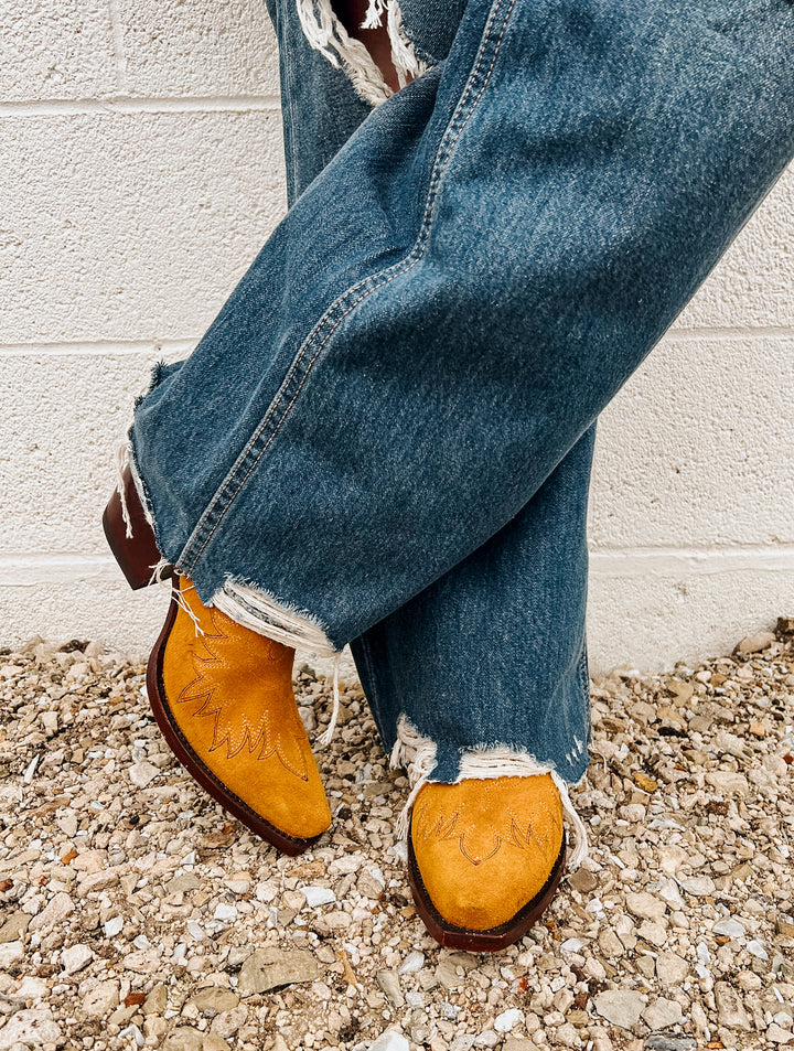 Ariat: Dixon Western Booties: Gilded Suede