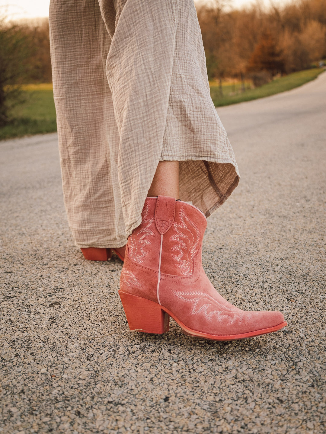 Ariat: Chandler Boot Suede Pink