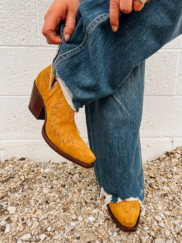 Ariat: Dixon Western Booties: Gilded Suede