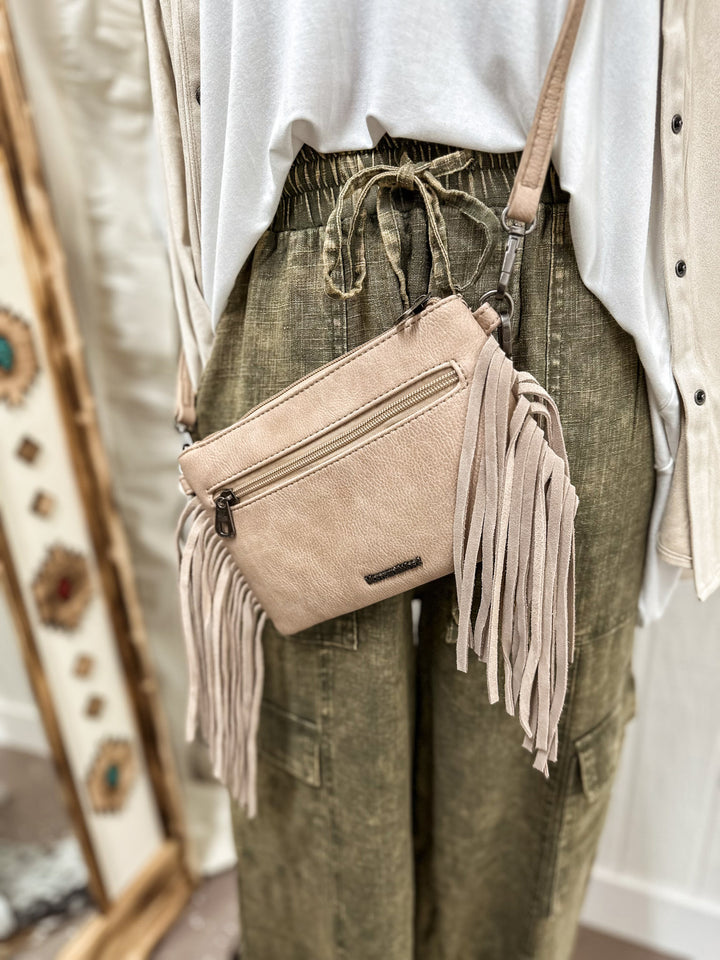 Ramblin' Tooled Clutch: Khaki