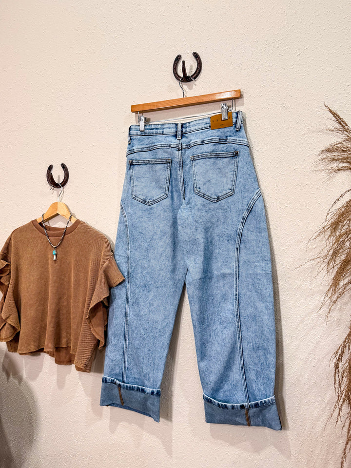 Saige: Pocket Ace Barrel Jean